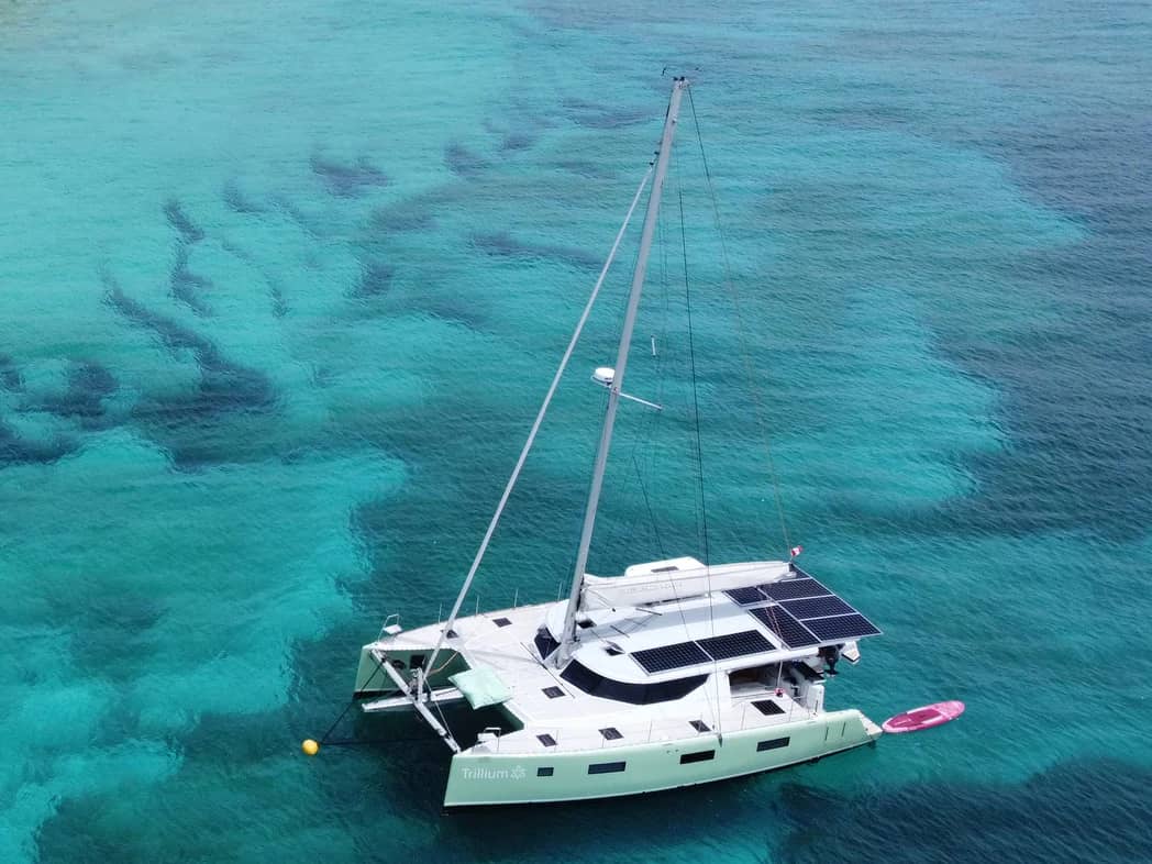 Vision 444 ES Trillium at anchor in turquoise water
